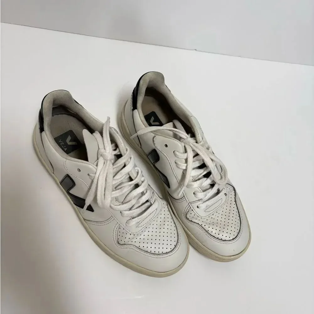 VEJA White Black Women's Low Top Sneakers Lace Up Logo Accent Rubber Sole Size 7